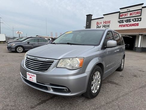 Used 2014 Chrysler Town & Country Touring image 1