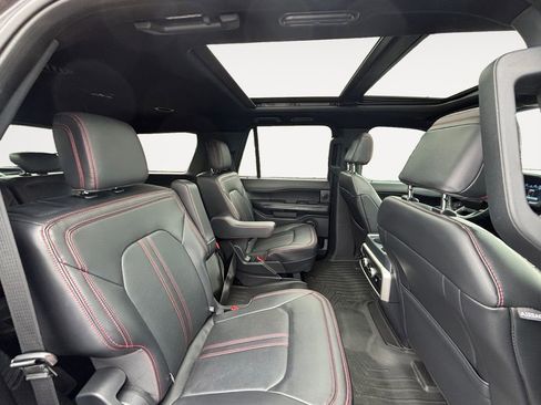 Used 2024 Ford Expedition Limited image 11