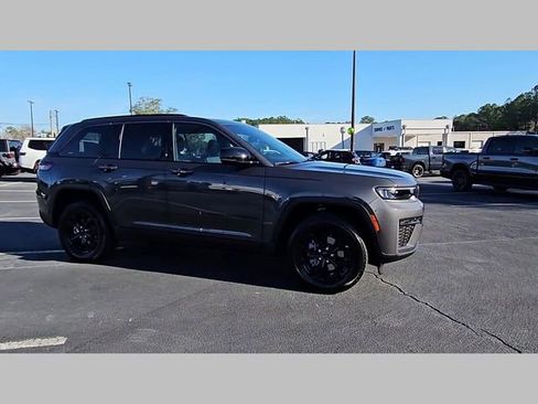 New 2026 Jeep Grand Cherokee Altitude image 37