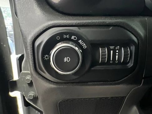 Used 2021 Jeep Wrangler Unlimited Rubicon w/ Dual Top Group AWD/4WD image 18