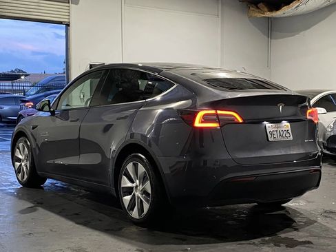 Used 2023 Tesla Model Y Long Range image 2