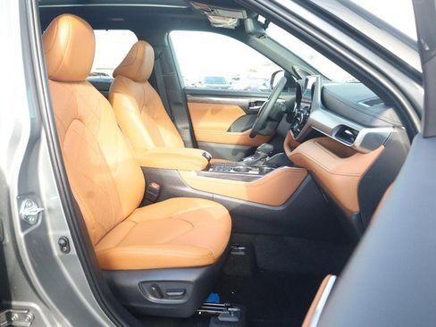New 2026 Toyota Highlander Platinum image 30