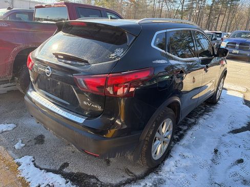 Used 2018 Nissan Rogue Sport SV image 3