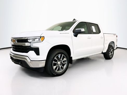 Used 2023 Chevrolet Silverado 1500 LT AWD/4WD image 3