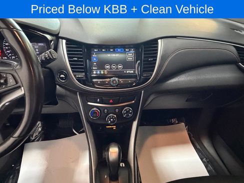 Used 2019 Chevrolet Trax LT w/ LT Convenience Package FWD image 13