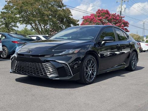 Used 2025 Toyota Camry SE FWD image 25