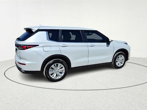 New 2026 Mitsubishi Outlander ES FWD image 7
