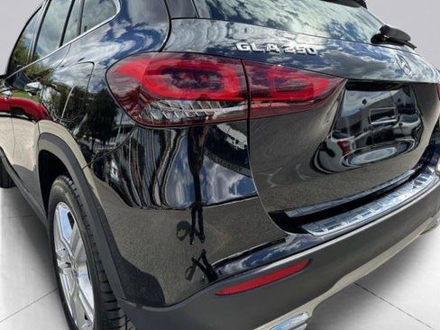 Used 2021 Mercedes-Benz GLA 250 4MATIC w/ Premium Package image 16