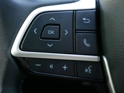 Used 2022 Toyota Highlander XLE image 17