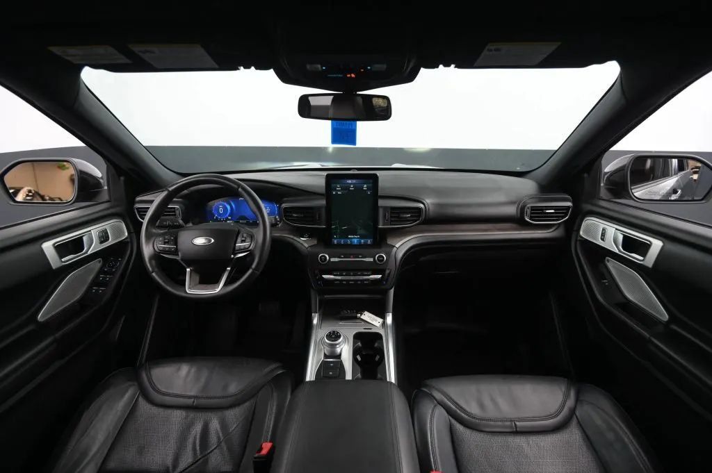 Used 2020 Ford Explorer Platinum w/ Premium Technology Package AWD/4WD image 33