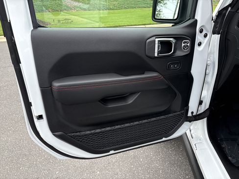 Used 2026 Jeep Wrangler Rubicon w/ Safety Group AWD/4WD image 15
