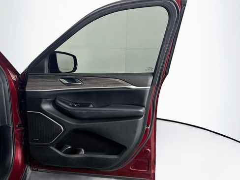 Used 2022 Jeep Grand Cherokee Limited 4xe image 34