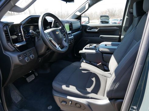 Used 2025 Chevrolet Silverado 1500 LT AWD/4WD image 15