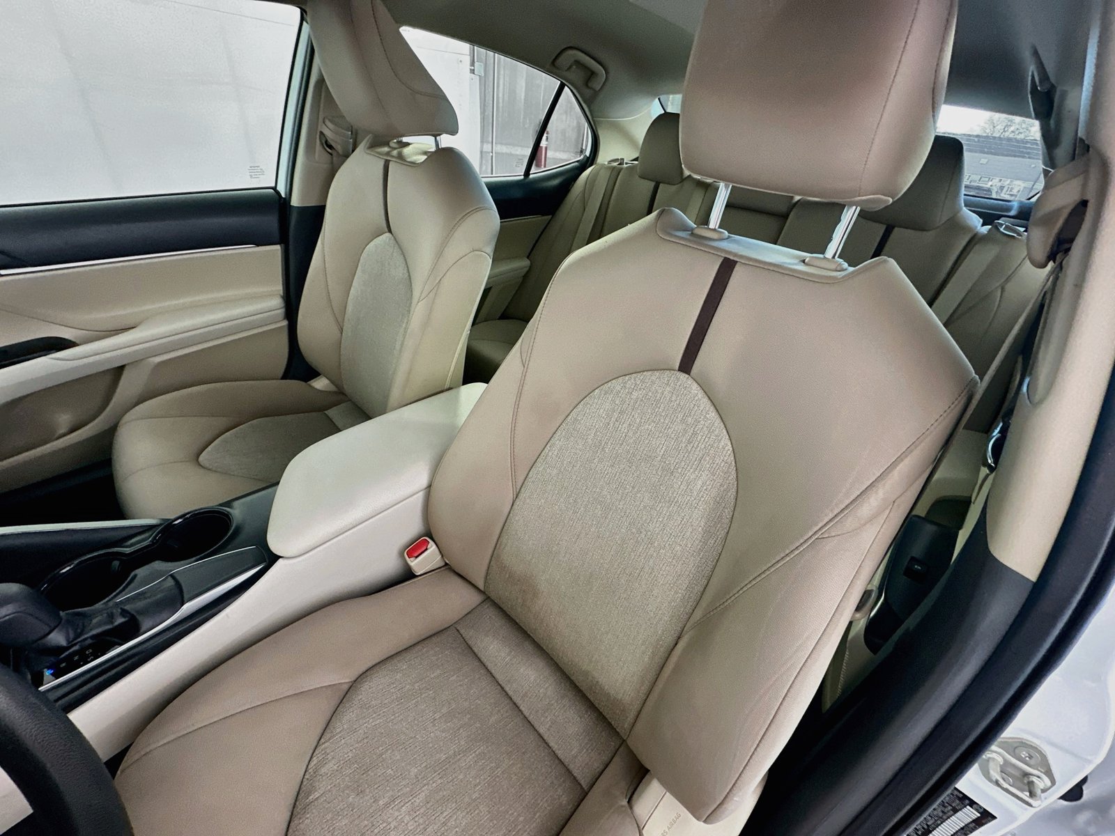 Used 2020 Toyota Camry LE FWD image 19