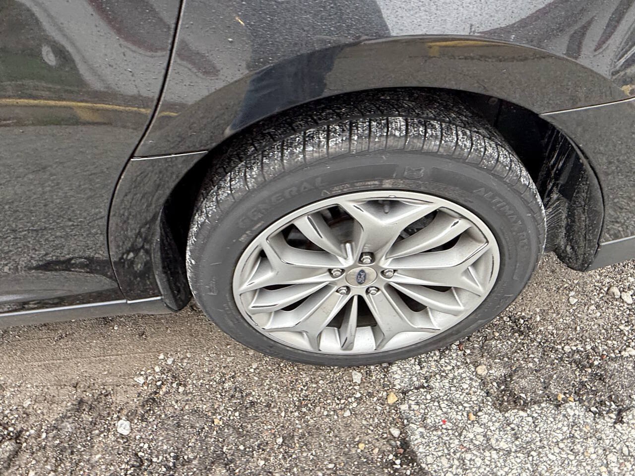 Used 2015 Ford Taurus Limited FWD image 10