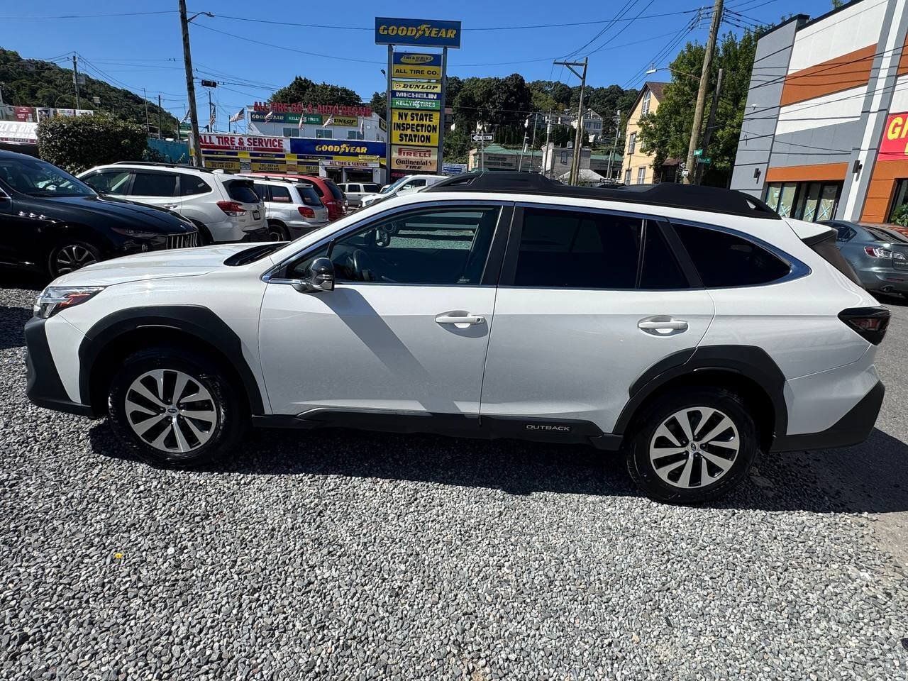 Used 2023 Subaru Outback Premium AWD/4WD image 8
