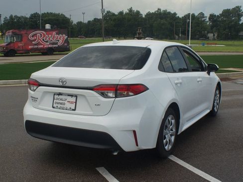 Used 2026 Toyota Corolla LE FWD image 18