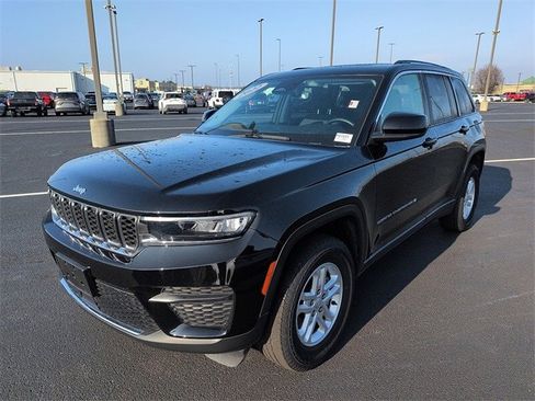 Used 2022 Jeep Grand Cherokee Laredo w/ Luxury Tech Group I image 3