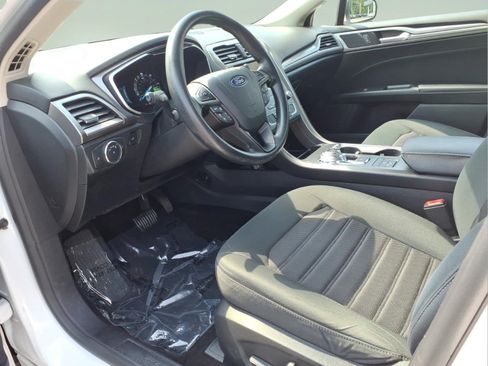 Used 2019 Ford Fusion SE FWD image 14