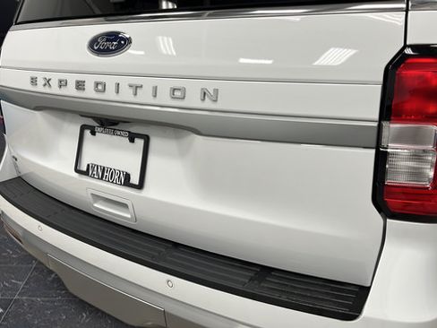 Used 2024 Ford Expedition XLT AWD/4WD image 42