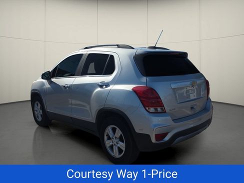 Used 2018 Chevrolet Trax LT w/ LT Convenience Package FWD image 7