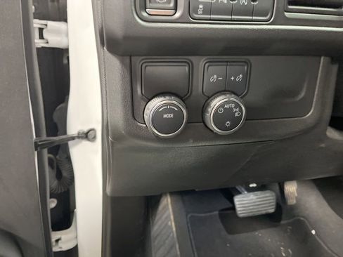 Used 2024 Chevrolet Suburban Premier image 28