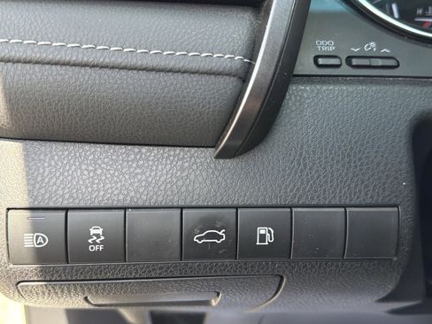 Used 2018 Toyota Camry SE image 23