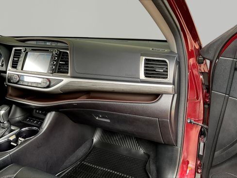 Used 2018 Toyota Highlander Limited AWD/4WD image 27