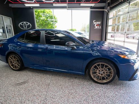 Used 2024 Toyota Camry SE FWD image 5
