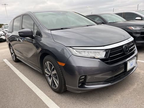 Certified 2022 Honda Odyssey Touring image 2