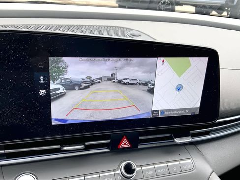 Used 2024 Hyundai Elantra SEL FWD image 22