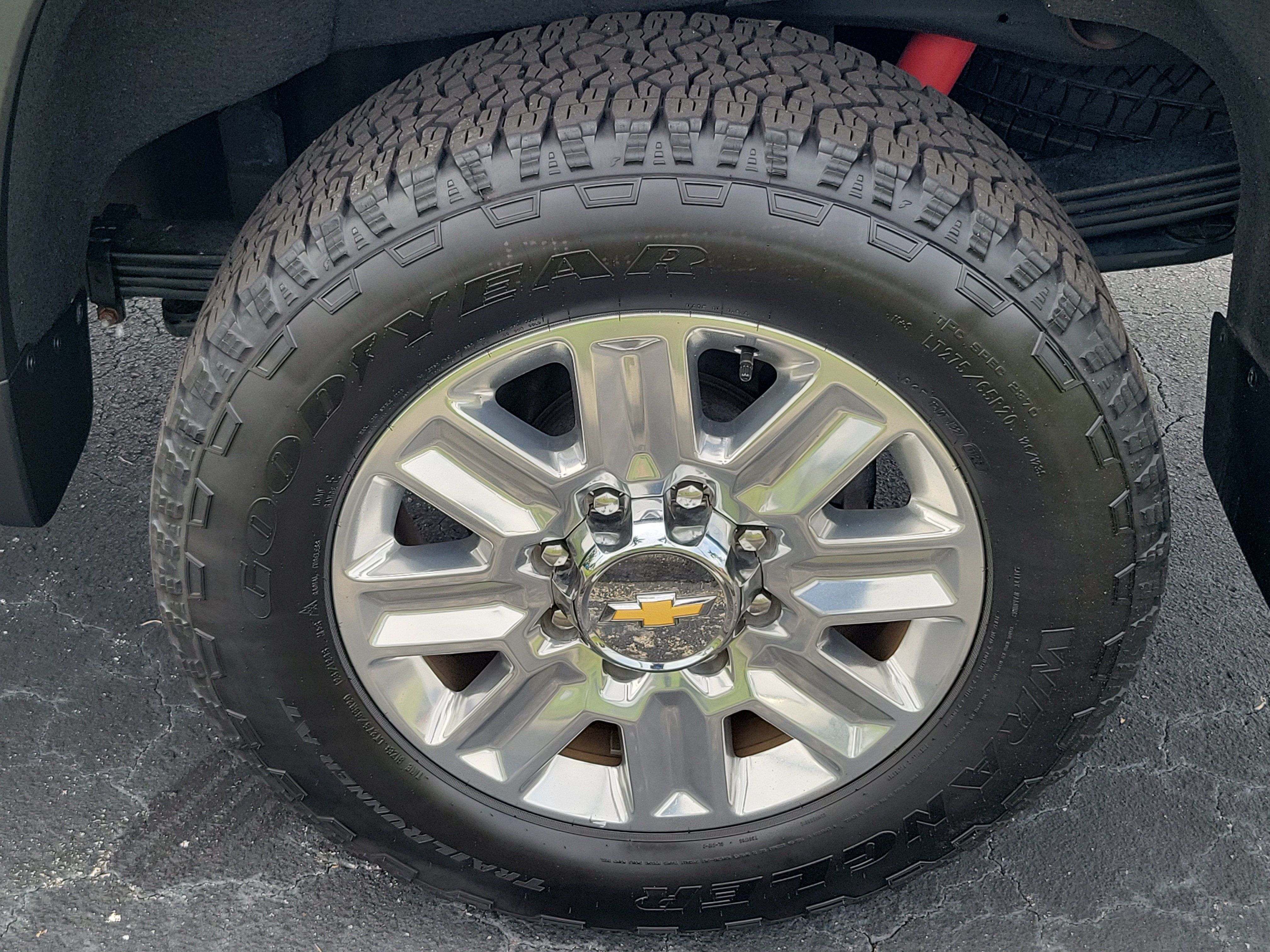 Used 2025 Chevrolet Silverado 2500 High Country w/ High Country Premium Package AWD/4WD image 8