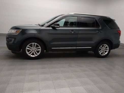 Used 2016 Ford Explorer XLT w/ Equipment Group 202A image 2