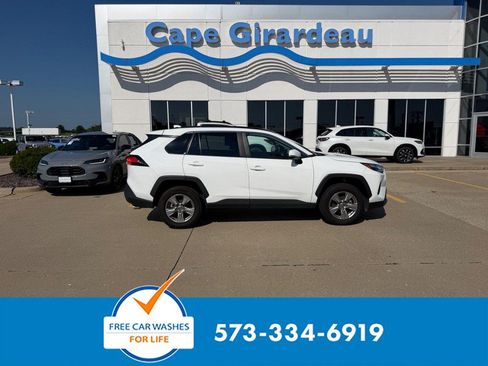 Used 2025 Toyota RAV4 XLE AWD/4WD image 1