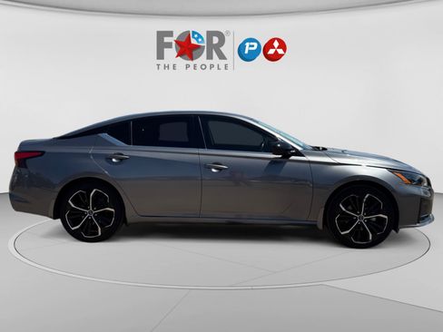 Used 2024 Nissan Altima 2.5 SR FWD image 6