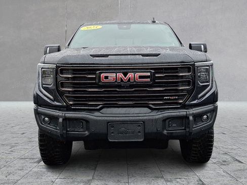 Used 2025 GMC Sierra 1500 AT4X image 3