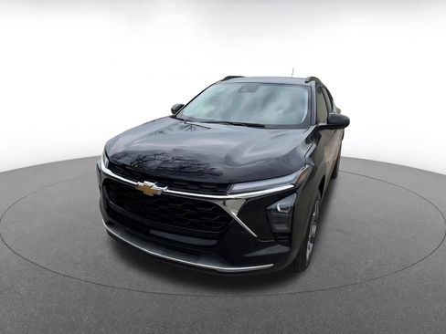 Used 2025 Chevrolet Trax LT image 7