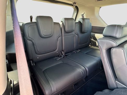 Used 2025 Nissan Armada SV image 24