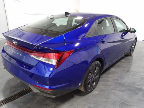 Used 2023 Hyundai Elantra SEL FWD image 5
