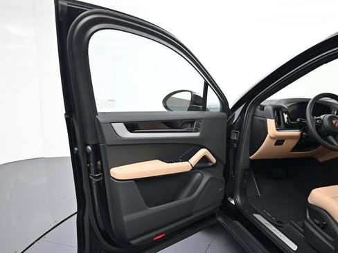 Certified 2026 Porsche Cayenne Coupe AWD/4WD image 16