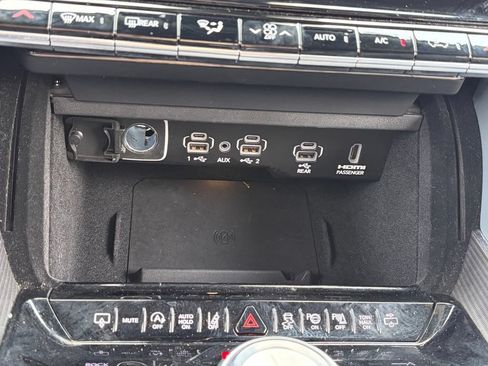 Used 2023 Jeep Grand Wagoneer Series III w/ Rear Seat Video Group 1 AWD/4WD image 30