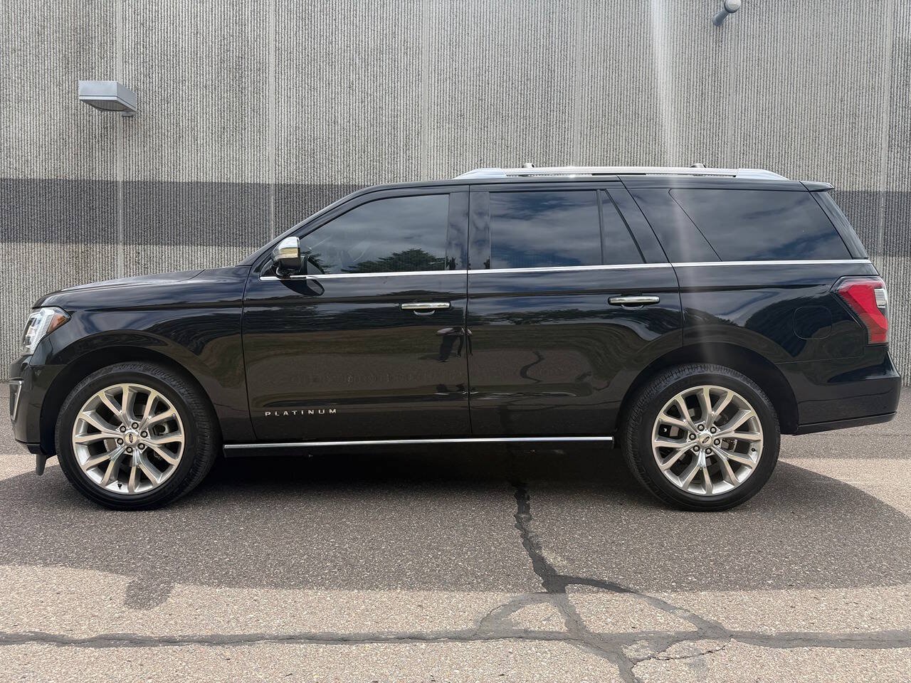 Used 2019 Ford Expedition Platinum AWD/4WD image 3
