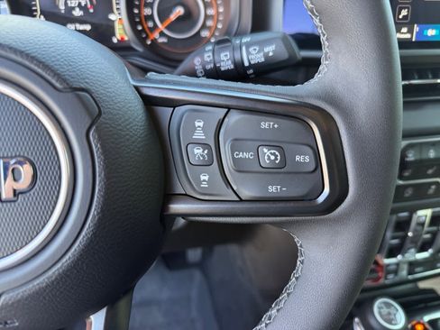 Used 2025 Jeep Wrangler Unlimited Rubicon AWD/4WD image 23