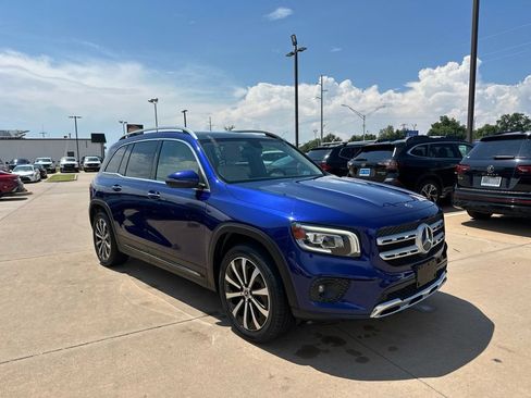 Used 2021 Mercedes-Benz GLB 250 w/ Premium Package image 3
