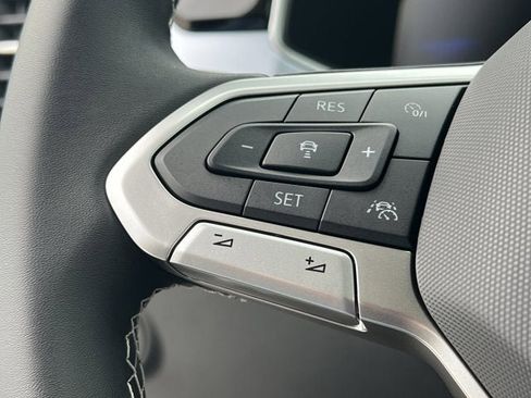 New 2025 Volkswagen Taos SE image 21