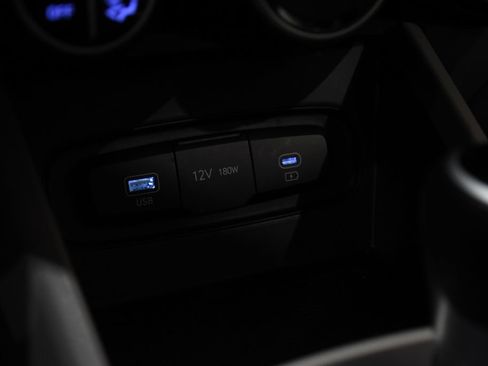 Certified 2025 Hyundai Venue SEL FWD image 25