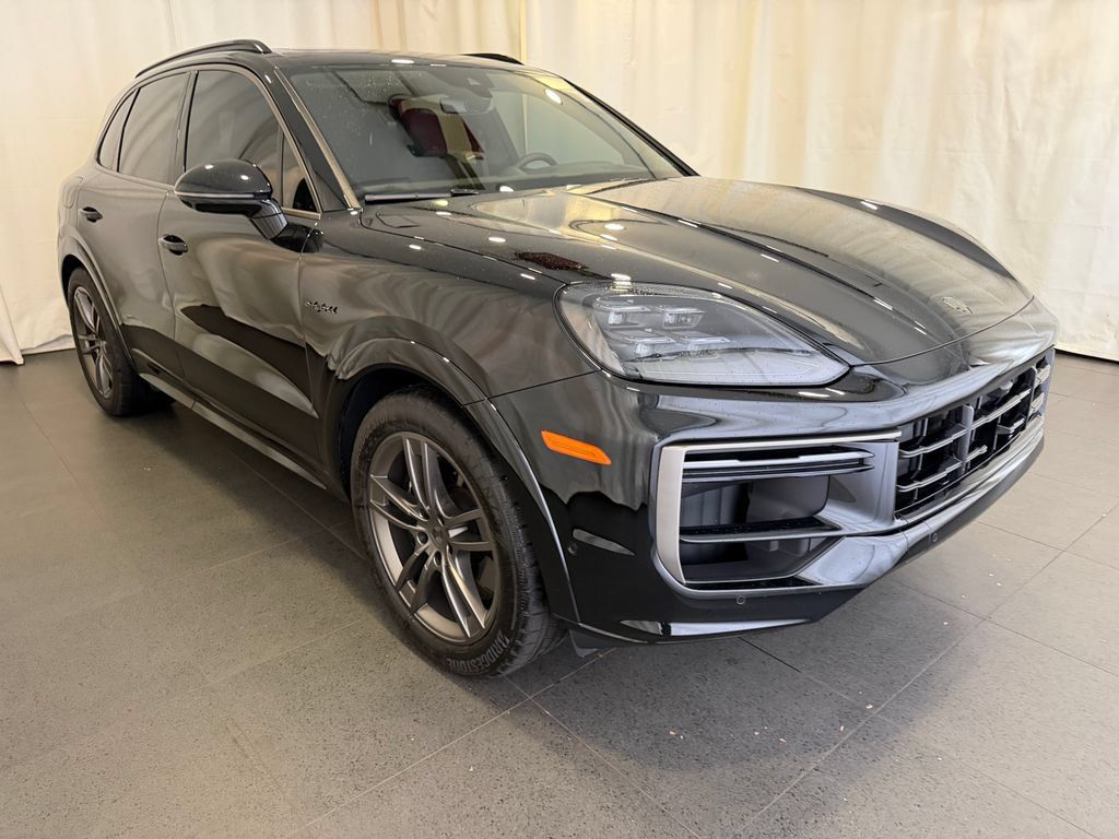 Certified 2025 Porsche Cayenne Turbo AWD/4WD image 7
