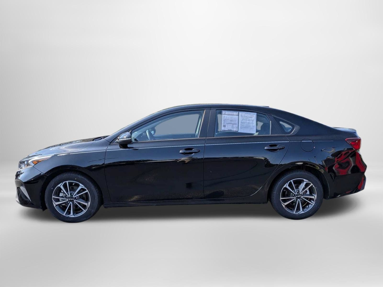 Used 2023 Kia Forte LXS w/ LXS Technology Package FWD image 7
