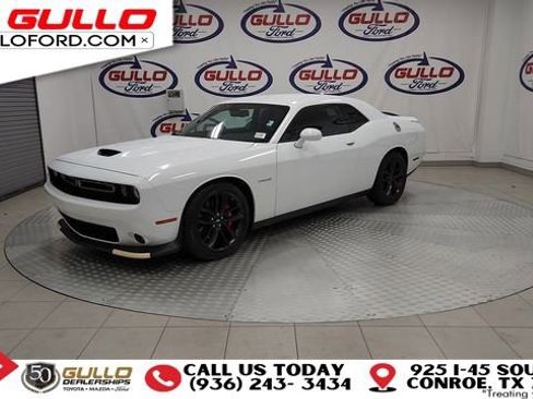 Used 2022 Dodge Challenger R/T w/ Performance Handling Group image 4
