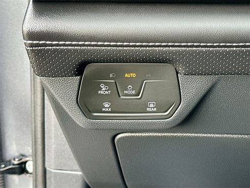 Used 2024 Volkswagen Atlas SE image 10